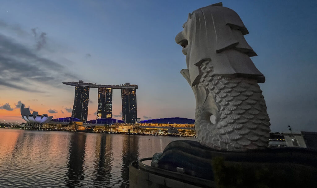 Singapore Marina bay sunrise view with Merlion