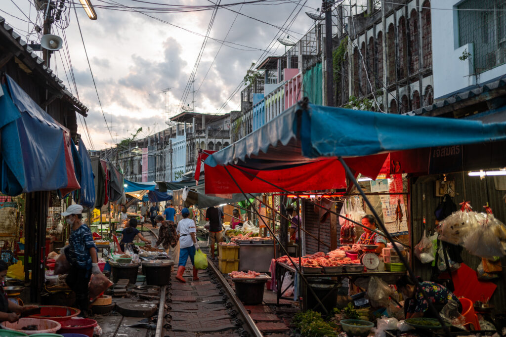 MaeKlong Trains